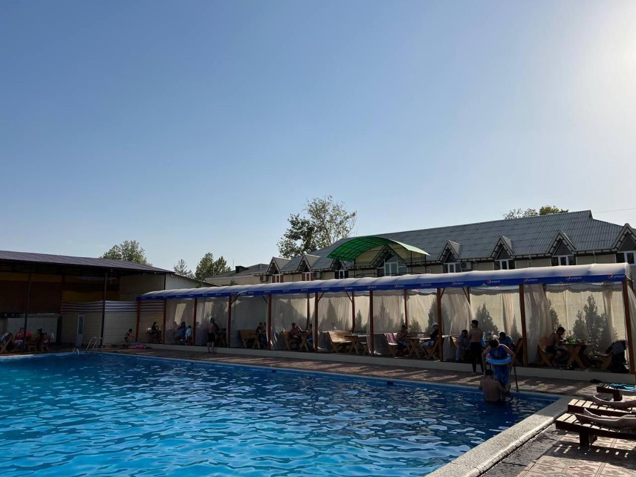 Orom Hotel Fergana Exterior foto