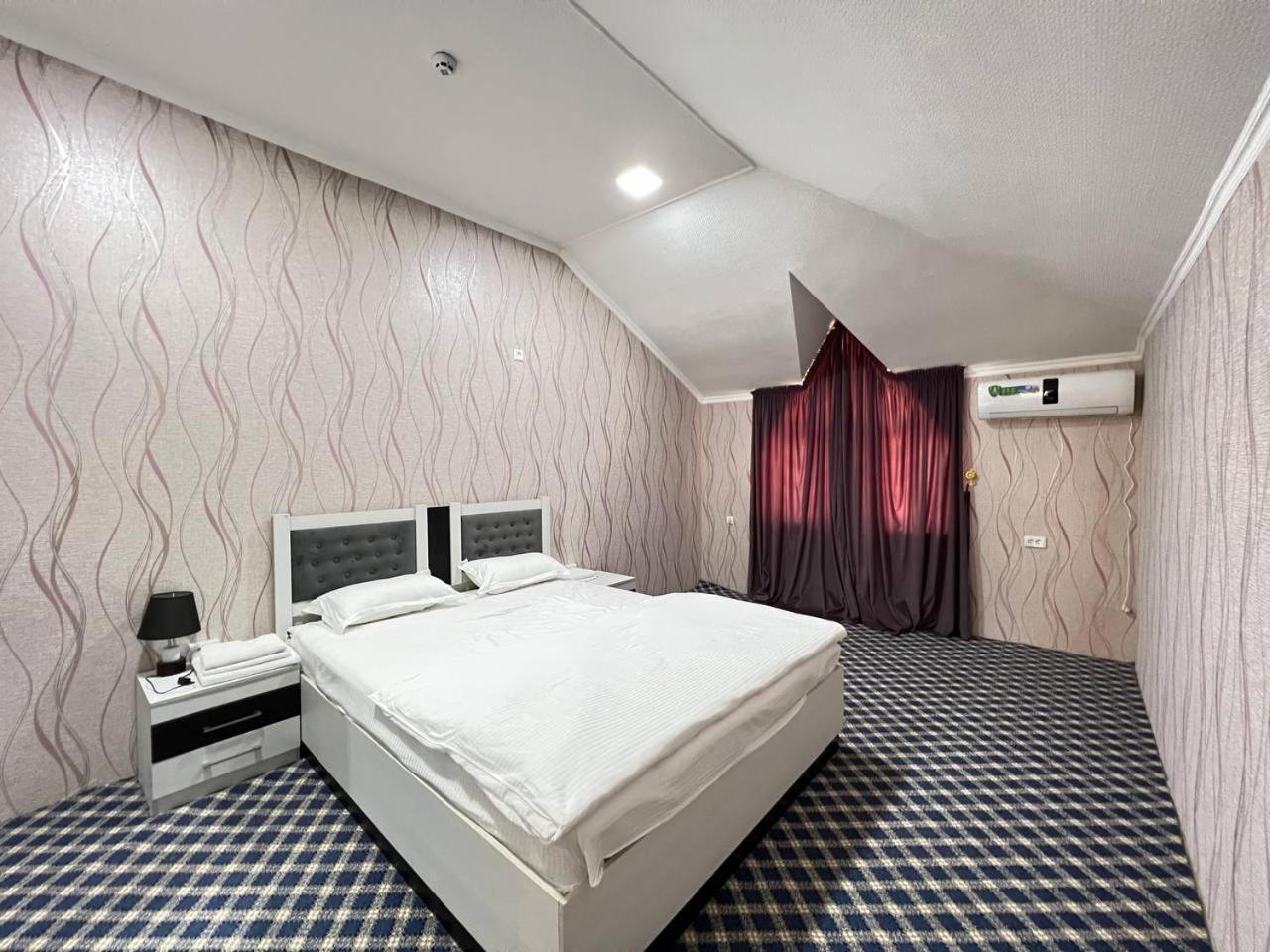 Orom Hotel Fergana Exterior foto