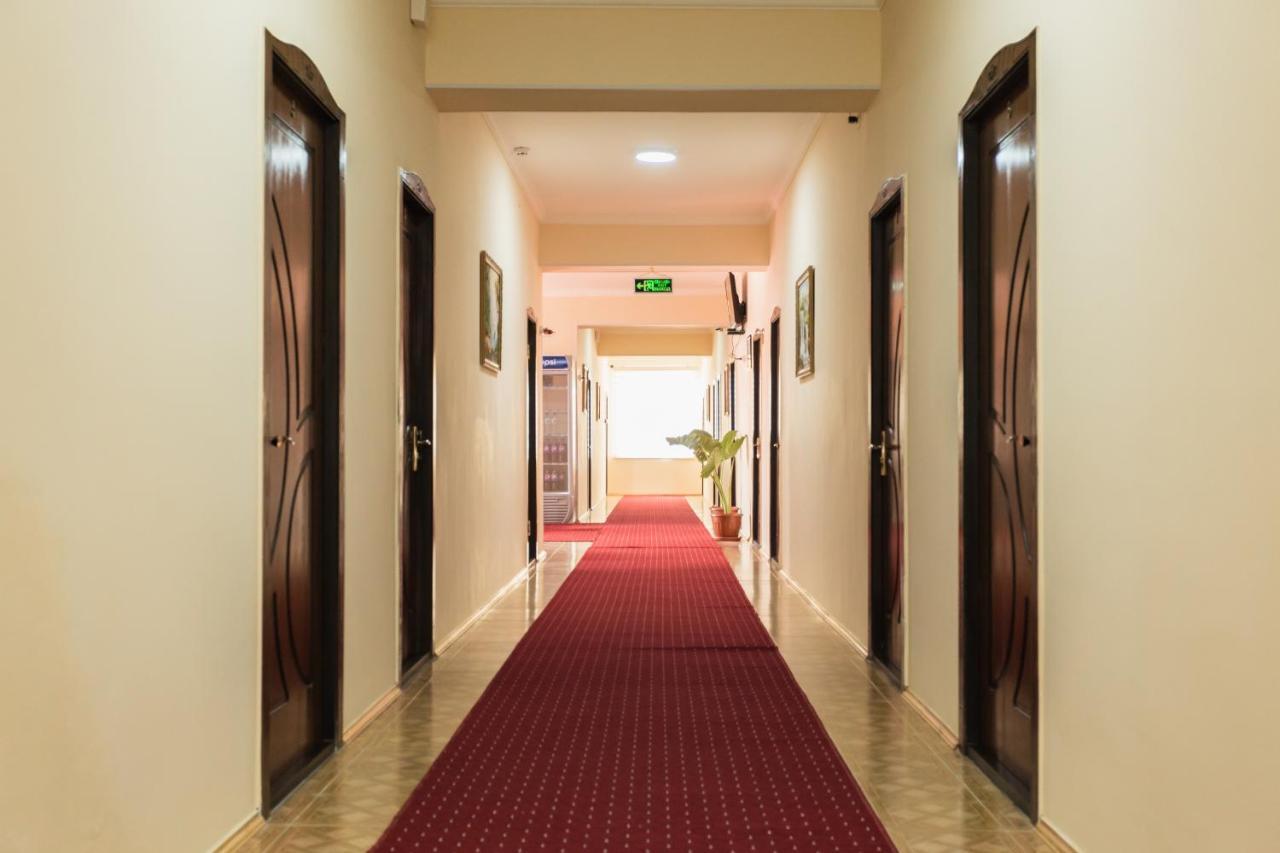 Orom Hotel Fergana Exterior foto