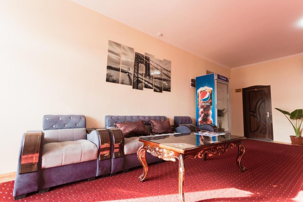 Orom Hotel Fergana Exterior foto